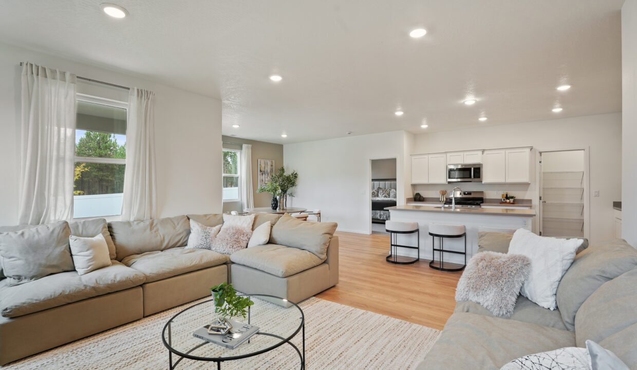 Inside-Spokane-5th-7