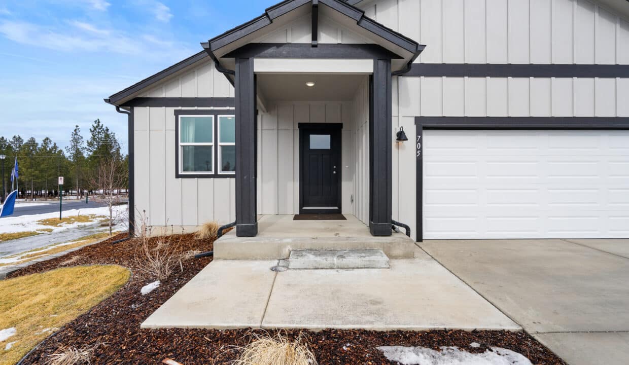 04-Front walkway