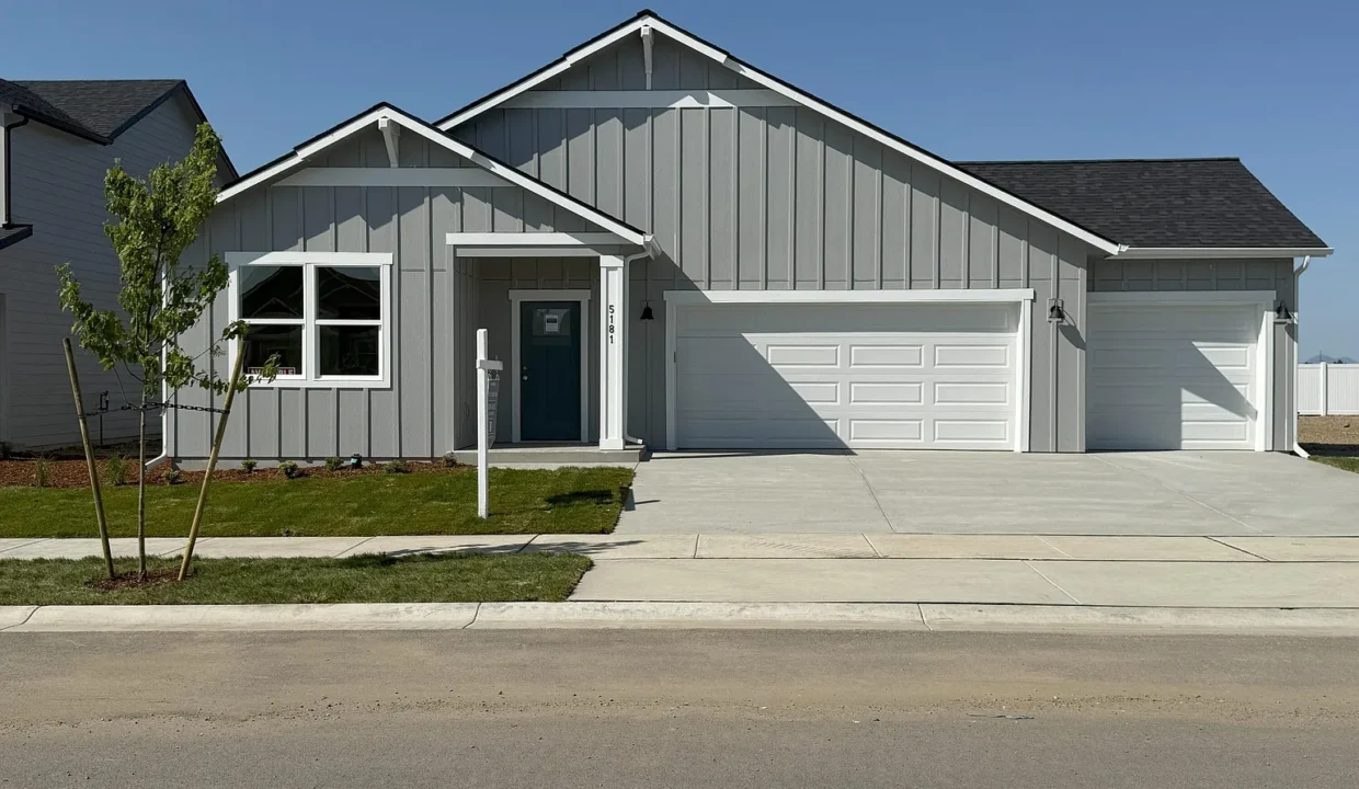 5181 Aquila Clark Fork 3-Car