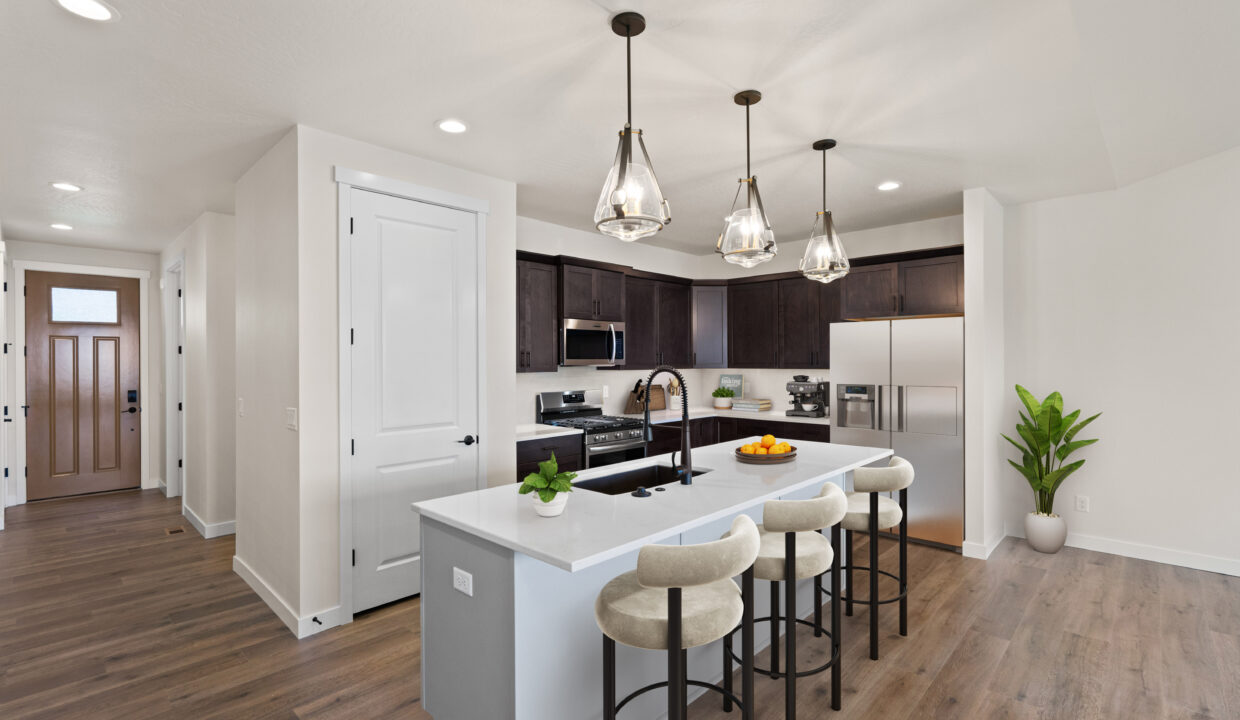 07-Kitchen Staged