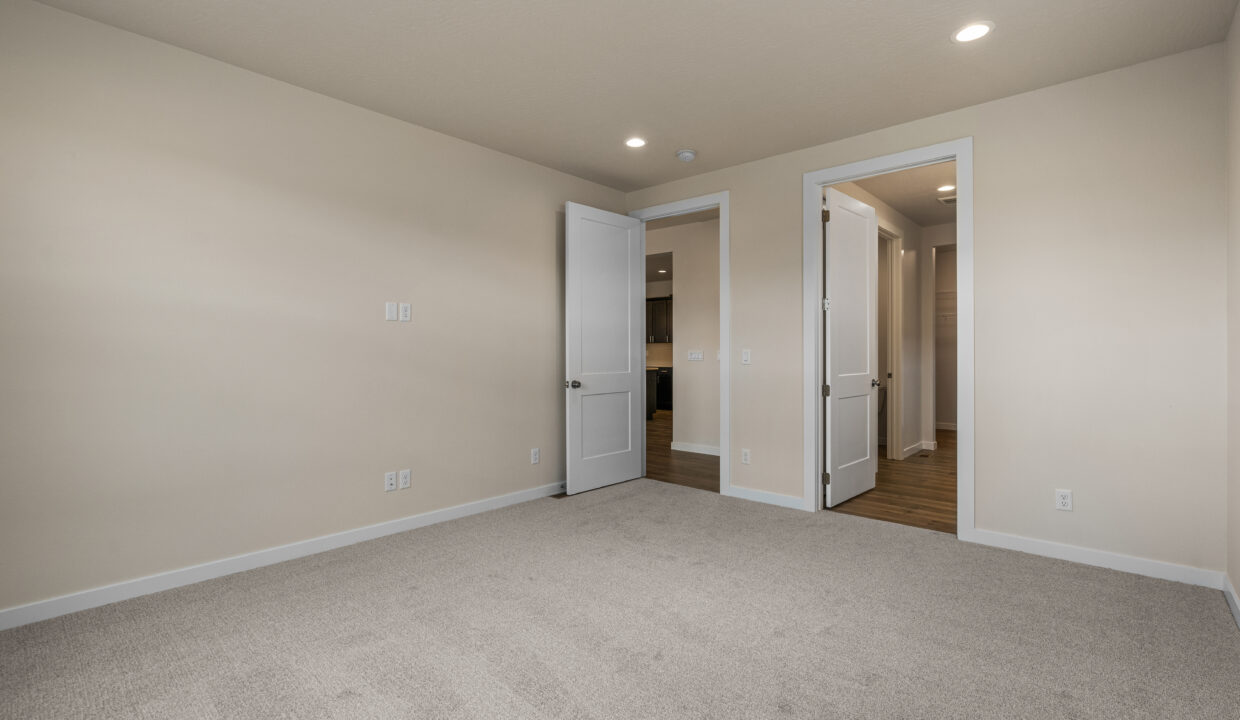 20-Primary bedroom
