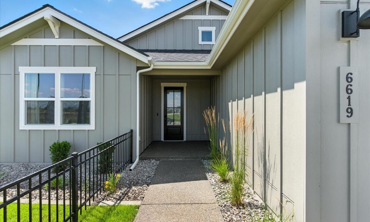 04-Front entry