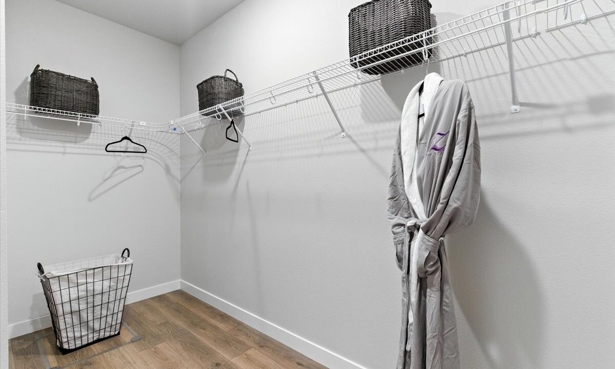 21-Primary closet
