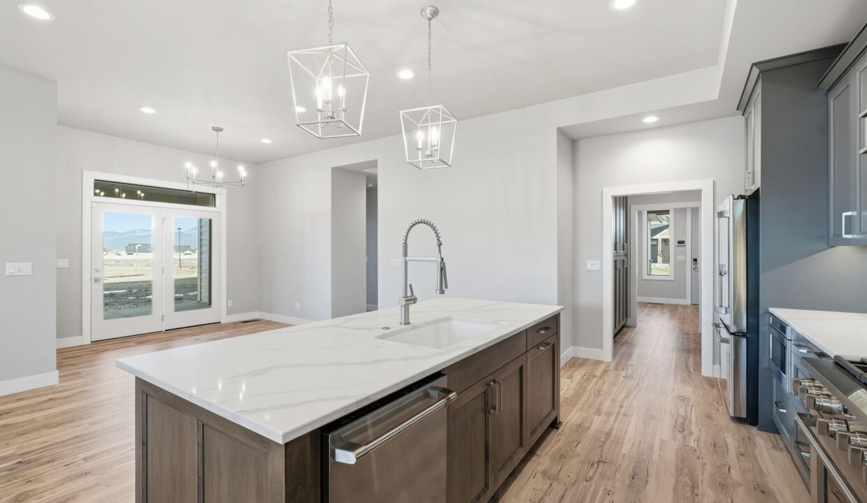 Inside-Media-4428 Hide Away-10