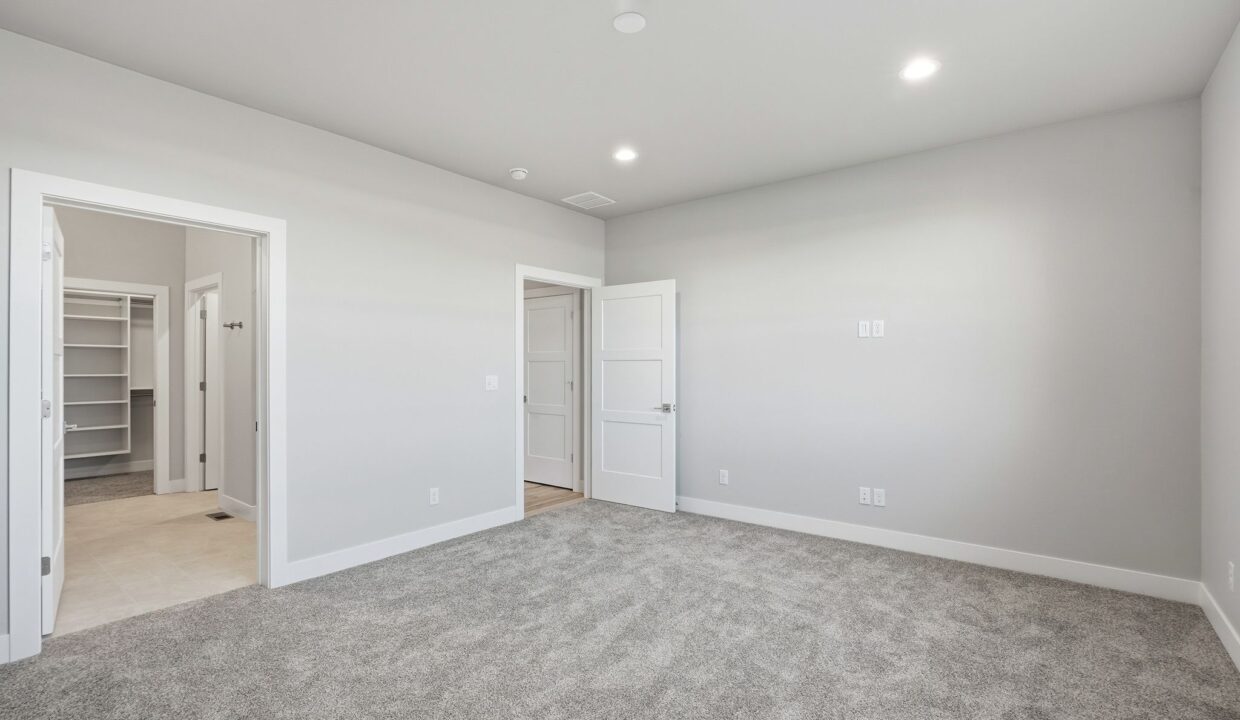 Inside-Media-4428 Hide Away-15