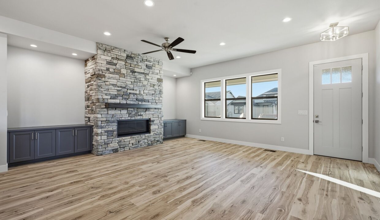 Inside-Media-4428 Hide Away-4