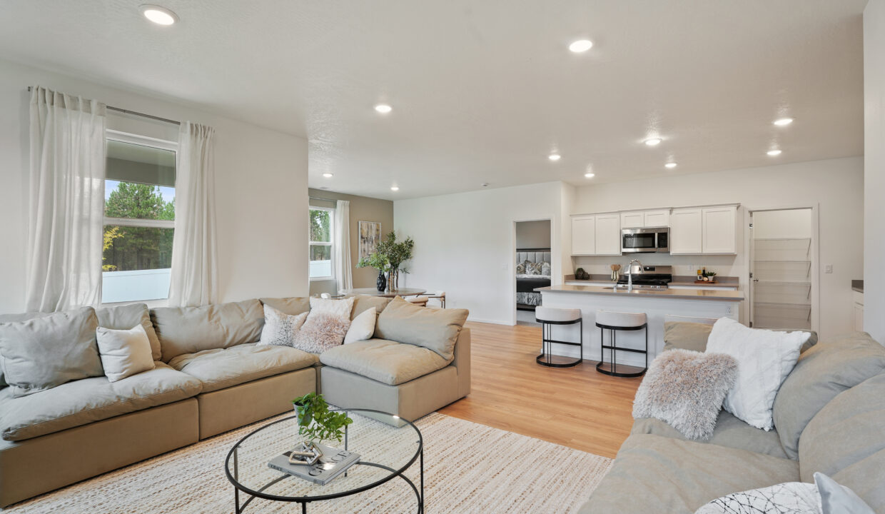 Inside-Spokane-5th-7