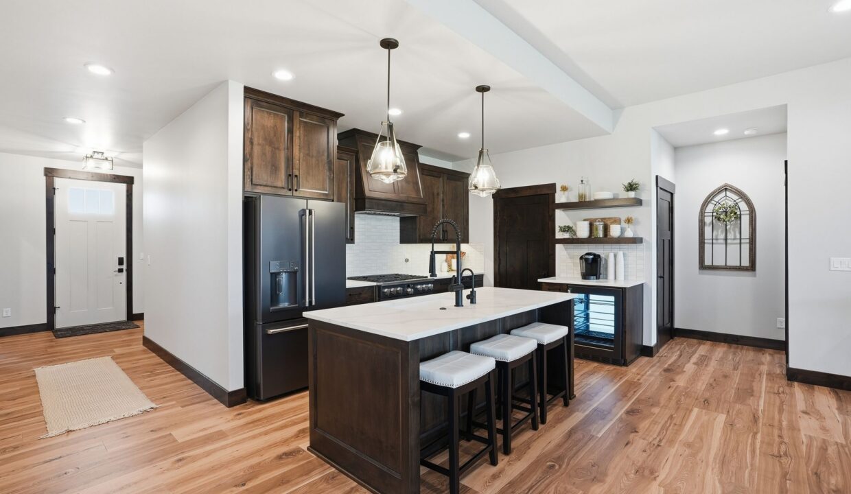 Inside-Media-Andesite-15