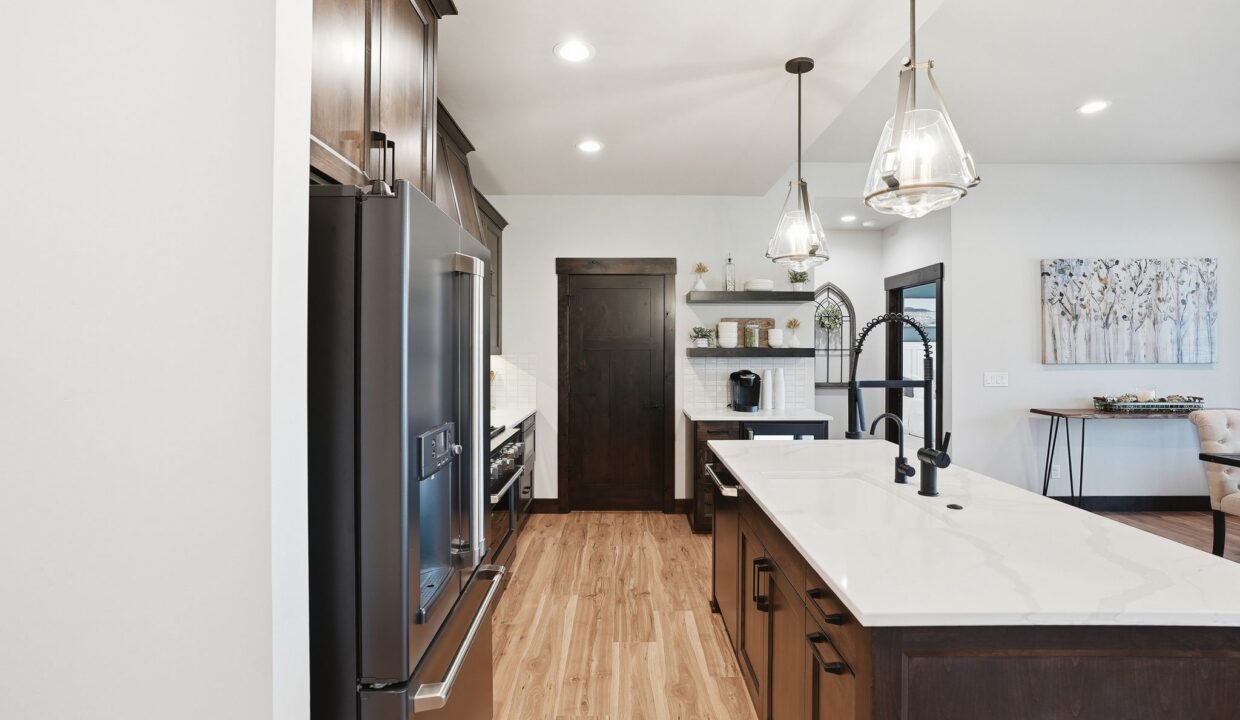 Inside-Media-Andesite-16