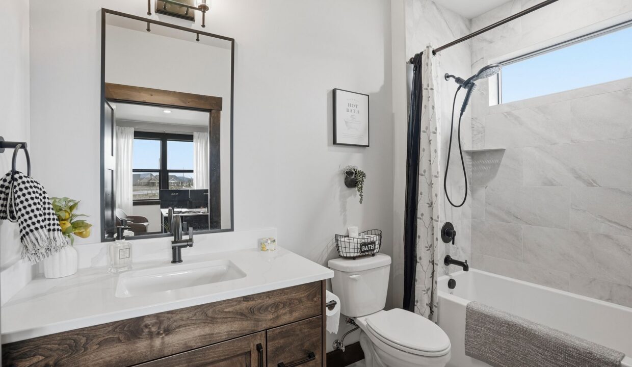 Inside-Media-Andesite-21