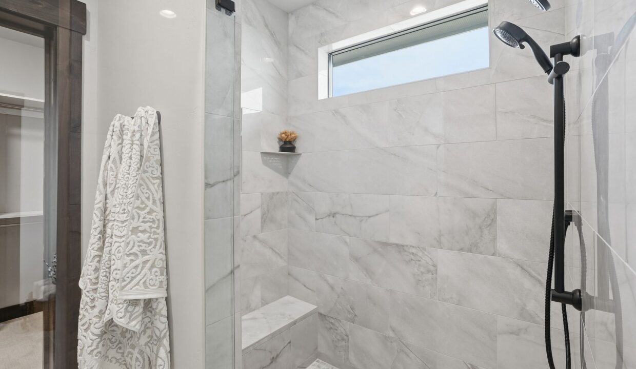 Inside-Media-Andesite-26