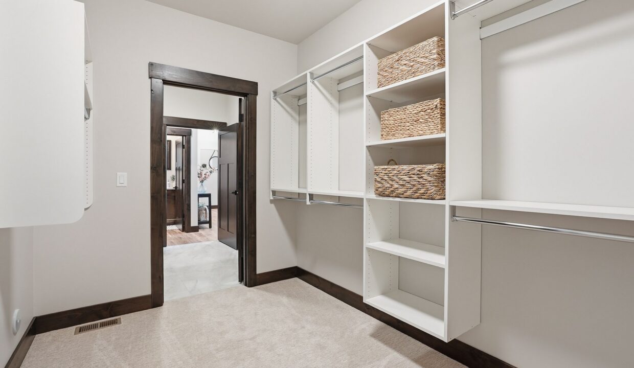 Inside-Media-Andesite-28