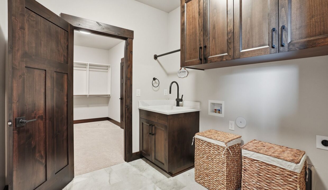 Inside-Media-Andesite-31