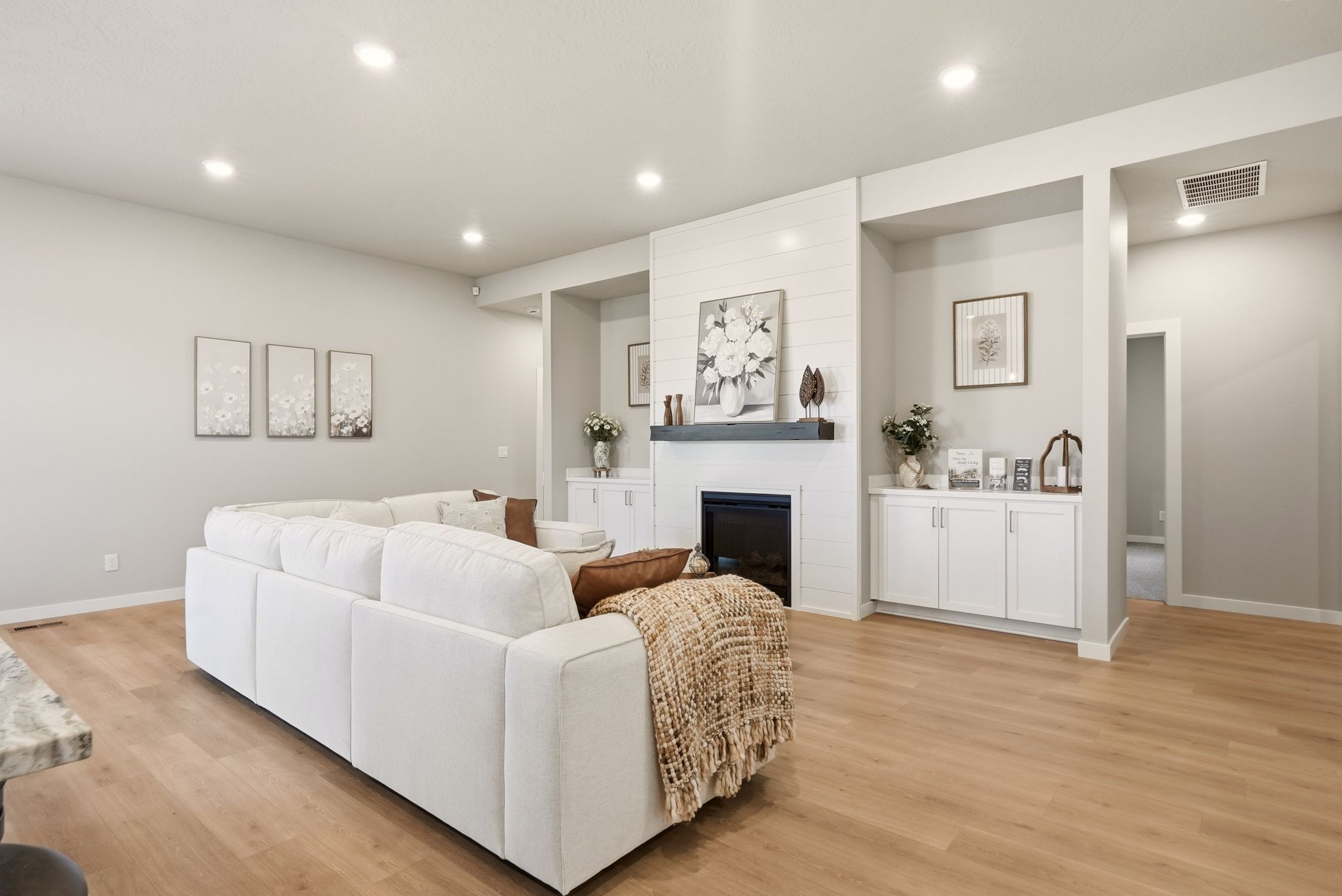 Inside-Media-1240Desert-5 Mountain View Meadows Model Home