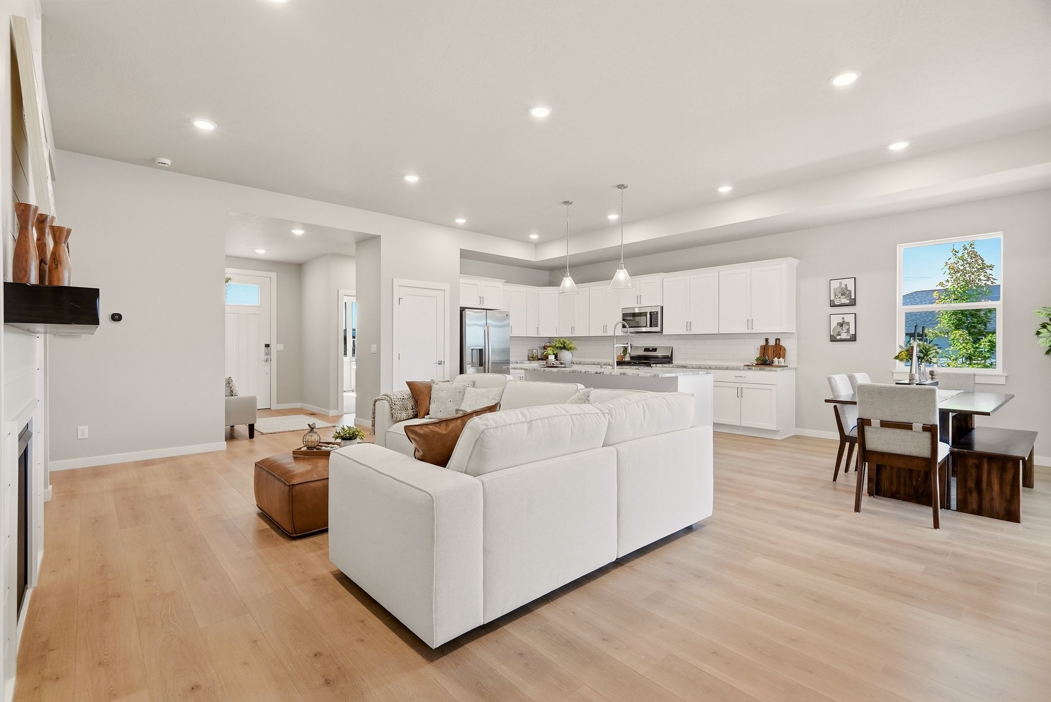 Inside-Media-1240Desert-9 Mountain View Meadows Model Home