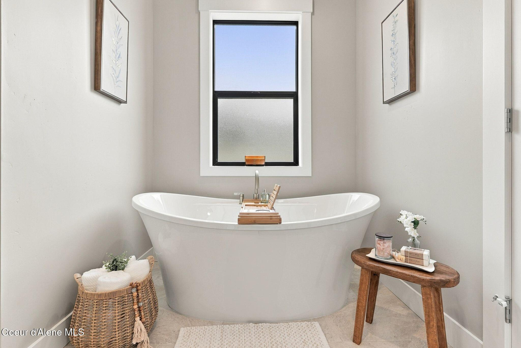 the master suite tub in the ashford